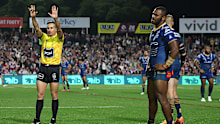 Maika Sivo is sent to the sin-bin by Gerard Sutton. 