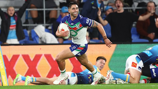 Shaun Johnson of the Warriors scores a try during the round 23 NRL match between Gold Coast Titans and New Zealand Warriors at Cbus Super Stadium on August 04, 2023 in Gold Coast, Australia. (Photo by Chris Hyde/Getty Images)