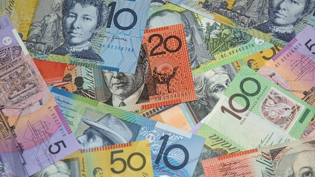 The average amount of money waiting to be returned is $391.