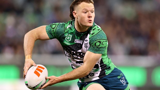 Canberra, Australia - 08 de agosto: el 08 de agosto de 2025, los jinetes Eyan son extraños durante el torneo NRL de la 23a ronda entre Canberra Riders y Menley Sea Eagles en Geo Stadium en Canberra de Australia. (Foto Mark Nolan/Getty Images)
