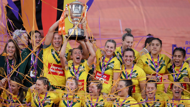 Samantha Bremner of Australia lifts the Women's Rugby League World Cup trophy with teammates following victory in the Women's Rugby League World Cup Final match between Australia and New Zealand at Old Trafford on November 19, 2022 in Manchester, England. (Photo by George Wood/Getty Images)