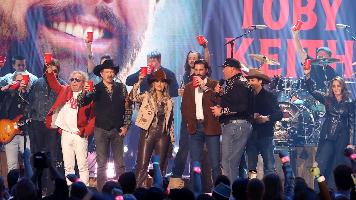 World's biggest country music artists toast late singer Toby Keith at ...