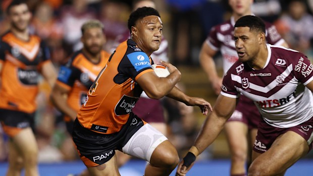 Latu Fainu runs the ball during the round 25 NRL match between Wests Tigers and Manly Sea Eagles at Leichhardt Oval on August 22, 2024 in Sydney, Australia. (Photo by Jason McCawley/Getty Images)