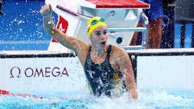 Kaylee McKeown of Team Australia celebrates after winning gold in the Women's 100m Backstroke Final 