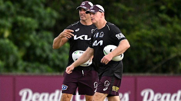 O técnico do Brooncos, Michael Maguer, e o assistente de Trent Barrett.