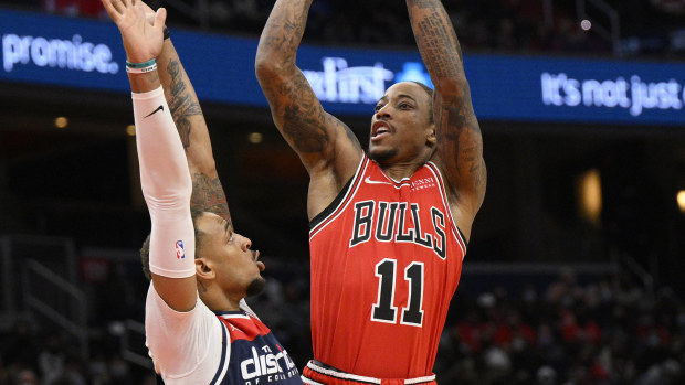 Chicago Bulls forward DeMar DeRozan shoots against Washington Wizards center Daniel Gafford.
