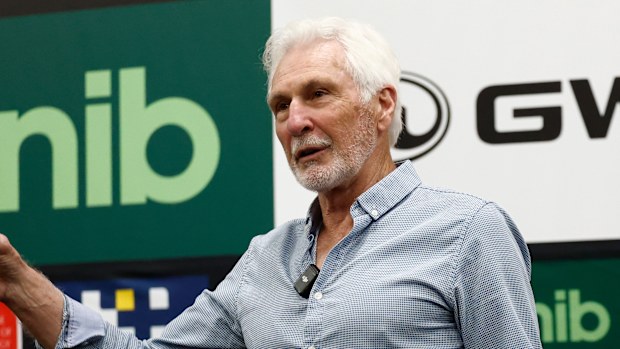 Mick Malthouse addresses Richmond players in 2026.
