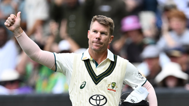 MELBOURNE, AUSTRALIA - DECEMBER 28: David Warner of Australia acknowledges the crowd after being dismissed by Mir Hamza of Pakistan during day three of the Second Test Match between Australia and Pakistan at Melbourne Cricket Ground on December 28, 2023 in Melbourne, Australia. (Photo by Quinn Rooney/Getty Images)