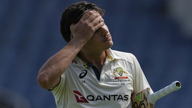 O australiano Sam Constance deixou o campo após sair em Kingston, Jamaica.