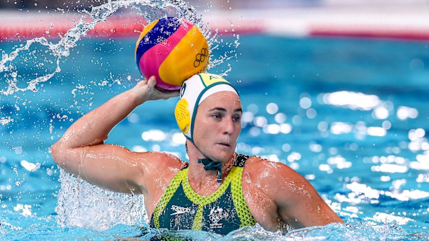 Australia's Amy Ridge passes.