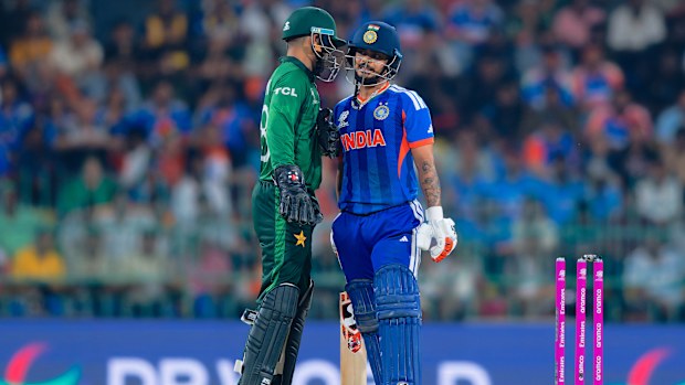 Ishan Kishan, Pakistanlı Saim Ayub tarafından bowled out oldu.