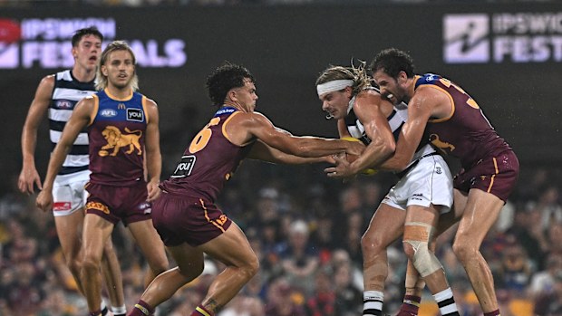 Brisbane, Austrália - 27 de março: Durante a partida da AFL entre Brisbane Lions e Gilong Cats em Gabba em 27 de março de 2021 em Brisbane, Austrália. (Foto Bradley Kanaris/Getty Image)