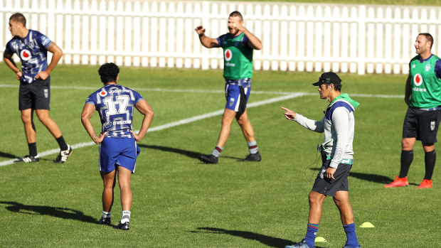 Stephen Kearney oversees a Warriors session in Tamworth.