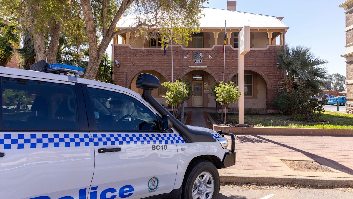 B﻿roken Hill manhunt: Prisoner Zac Riley escapes police custody | Nine ...
