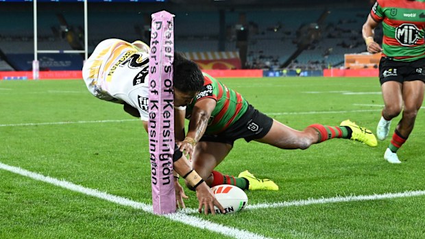 Deine Mariner scores for the Broncos against the Rabbitohs.