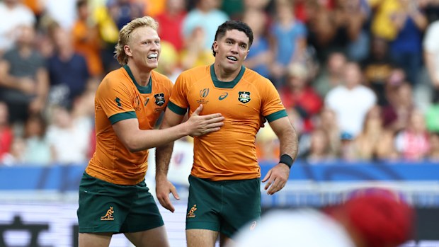 Ben Donaldson di Australia celebra con Carter Gordon.