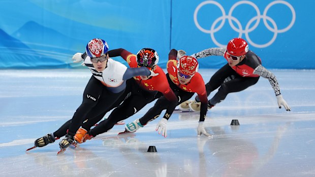 Daeheon Hwang leads his men's 1000m semifinal.