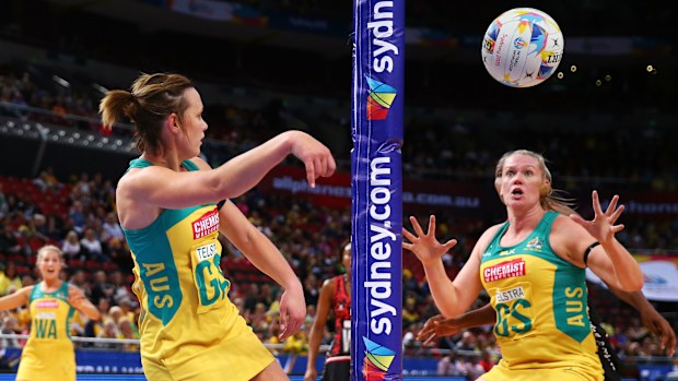 Natalie Medhurst of the Diamonds passes the ball back to Caitlin Thwaites of the Diamonds. (Getty)