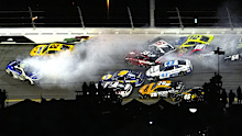 Cars crash with nine laps to go in the Daytona 500.