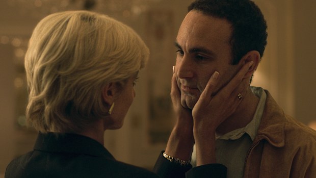 Elizabeth Debicki as Diana, Khalid Abdalla as Dodi Fayed in Season 6 of The Crown