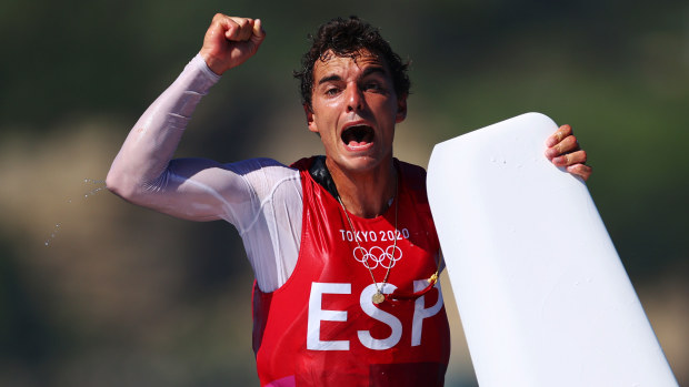 Jordi Xammar celebrates after clinching a bronze medal for Spain at the Tokyo Olympics in the men's 470 class.