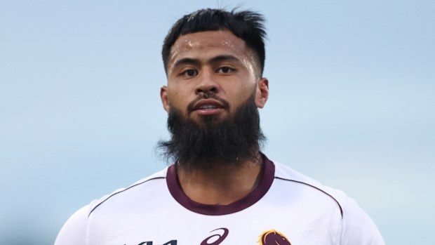 CANBERRA, Australia - 15 marzo: Broncos Payne Haas, si riscalda durante il secondo turno di NRL tra Canberra Raiders e Brisbane Broncos allo stadio Gio il 15 marzo 2025 a Canberra, in Australia. (Foto di Mark Metcalfe/Getty Images)