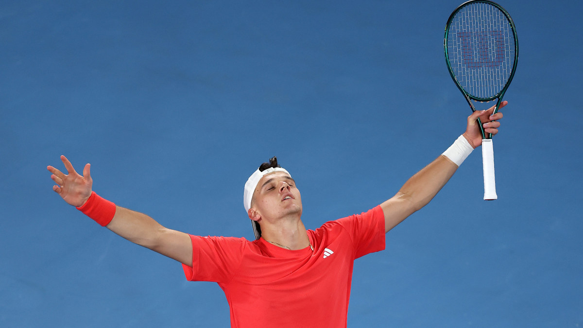 ‘Future grand slam champion’ born as world No.6 stunned