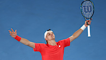 MELBOURNE, AUSTRALIA - JANUARY 15: Jakub Mensik of the Czech Republic celebrates winning match point against Casper Ruud of Denmark in the Men's Singles Second Round match during day four of the 2025 Australian Open at Melbourne Park on January 15, 2025 in Melbourne, Australia. (Photo by Clive Brunskill/Getty Images)