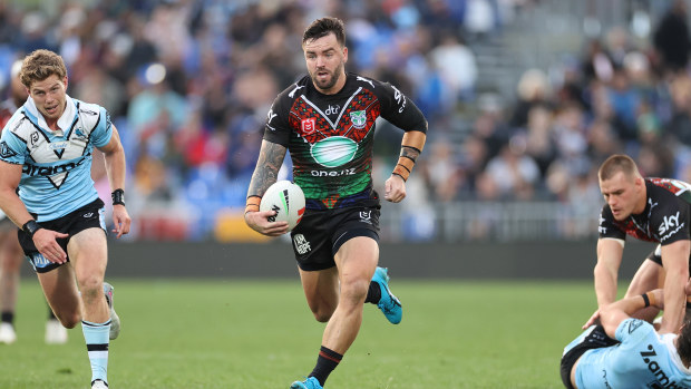 Wayde Egan in action for the Warriors against the Sharks in round 20.