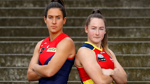 Melbourne's Libby Birch and Adelaide's Ailish Considine prepare to kick off the 2022 AFLW finals series.