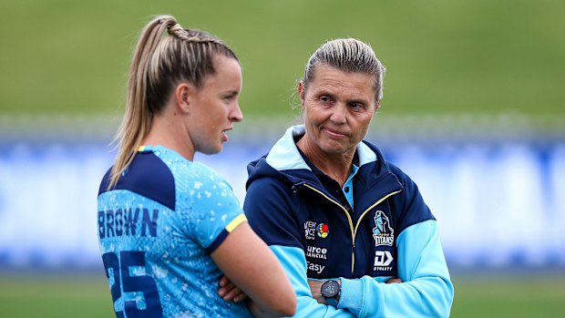 Gold Coast Titans baş antrenörü Karyn Murphy.