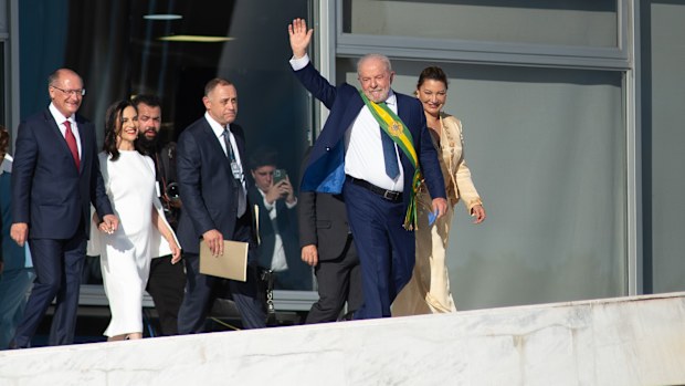 JANUARY 01: President-elect of Brazil Luiz Inacio Lula da Silva waves to supporters along his wife Rosangela da Silva, Vice-President-elect Geraldo Alckmin and his wife Maria Lucia Ribeiro Alckmin  for the presidential inauguration ceremony at Planalto Palace on January 01, 2023 in Brasilia, Brazil. At the age of 77 and after having spent 580 days in jail between 2018 and 2019, Luiz Inácio Lula Da Silva starts his third period as president of Brazil. (Photo by Andressa Anholet