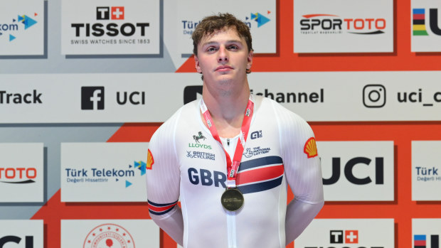 Matthew Richardson with the sprint gold medal he won at the UCI Track Nations Cup in March 2025.