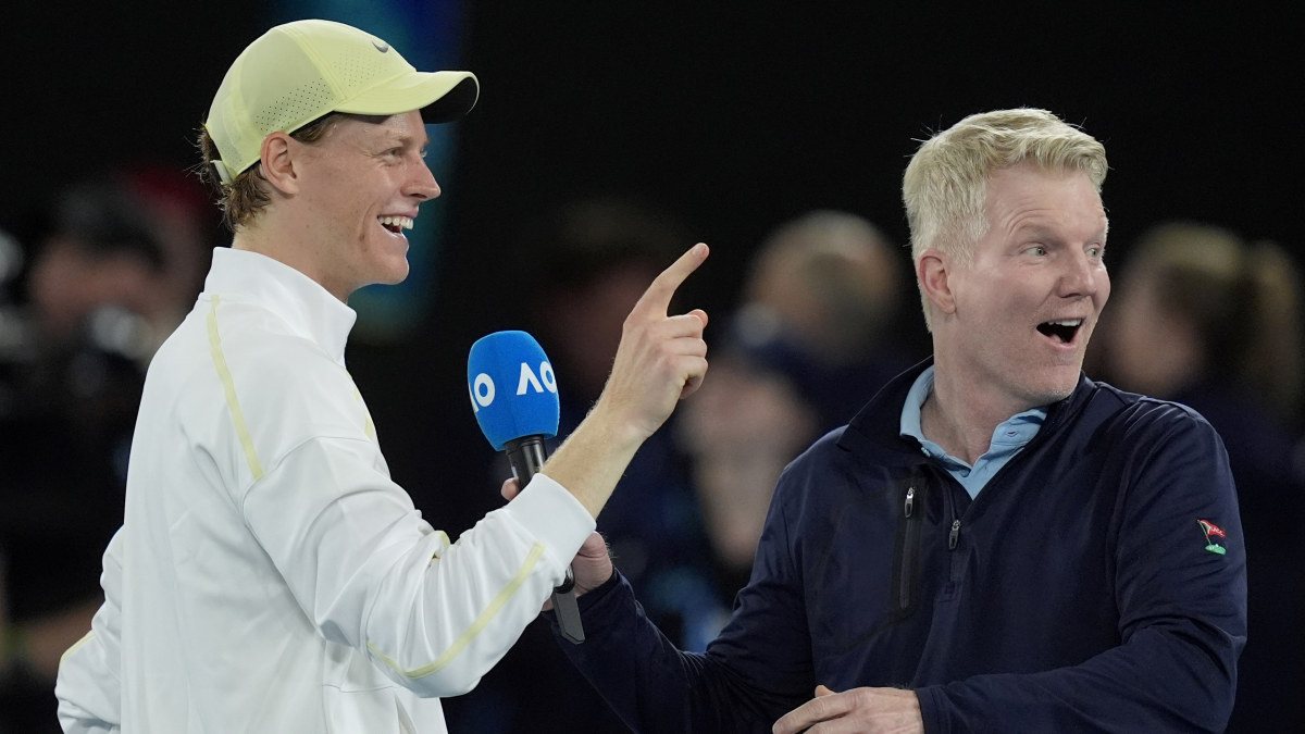 Sinner's hilarious dig at coach leaves crowd roaring