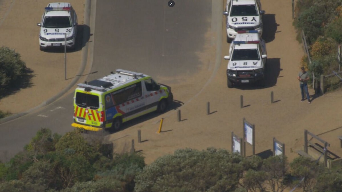 Melbourne: Chinese woman drowns after group swept off rocks on ...
