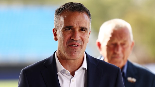 O primeiro-ministro da Austrália do Sul, Peter Malinauskas, fala à mídia durante uma teleconferência antes do primeiro jogo da AFL em Barossa Park.