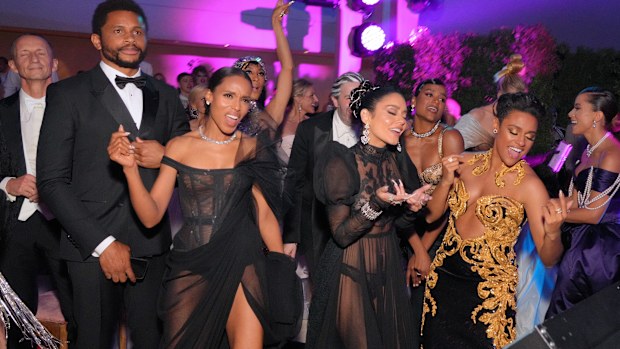 Kerry Washington, Vanessa Hudgens, Simone Ashley, Ariana DeBose, and Anitta react during a musical performance at The 2022 Met Gala Celebrating "In America: An Anthology of Fashion" at The Metropolitan Museum of Art on May 02, 2022 in New York City. 