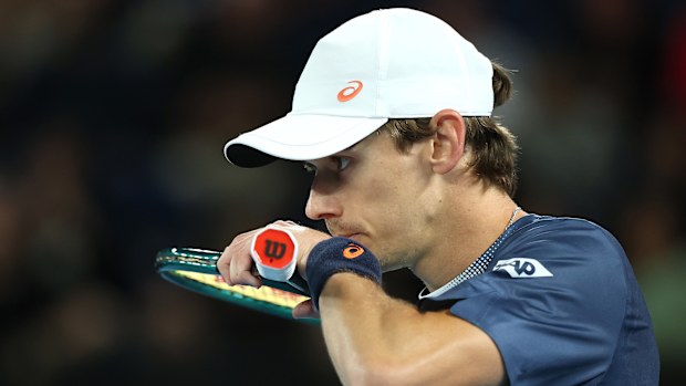 Alex de Minaur reacts during his quarter-final match with Jannik Sinner.