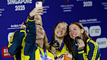 Gold medallists in the women's 4x200m freestyle relay Lani Pallister, Jamie Perkins, Brittany Castelluzzo and Mollie O'Callaghan pose for a photo on the podium.