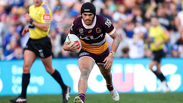 Brendan Piakura scores for the Broncos against the Bulldogs at Belmore Sports Ground in round 20.