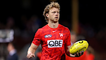 Callum Mills warms up in round 22 for Sydney.