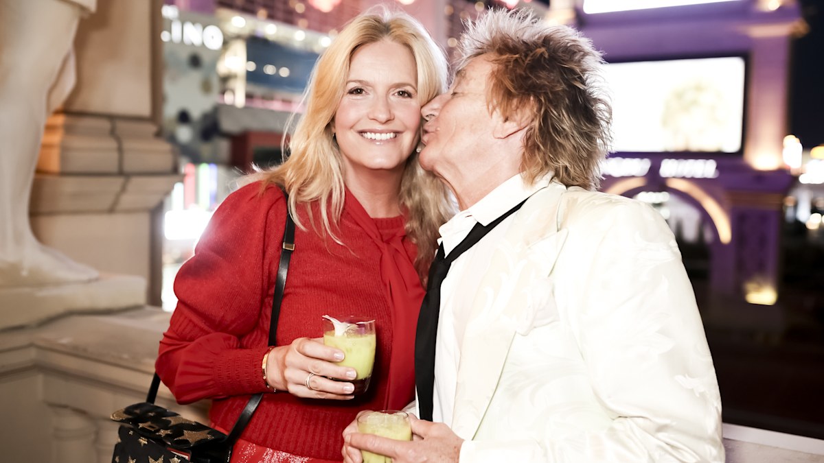 Rod Stewart shuts down rumours of 'rift' in marriage with Penny ...