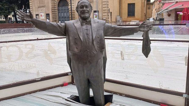 Pavarotti's widow has complained about the ice skating rink, positioned around the tenor's statue.