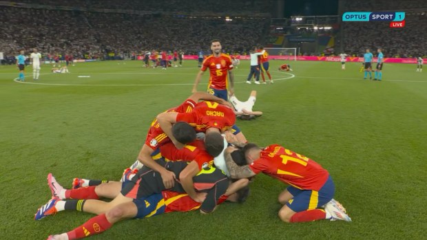 Spain celebrate Euro's final win over England.