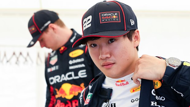 Yuki Tsunoda de Japón y Oracle Red Bull Racing se preparan para conducir durante el Oracle Red Bull Racing Show el 2 de abril de 2025 en Tokio, Japón. (Foto de Mark Thompson/Getty Images para Oracle Red Bull Racing)