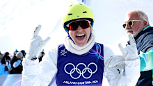 Silver medalist Danielle Scott celebrates her podium finish in the women's aerials final at Milano Cortina 2026.