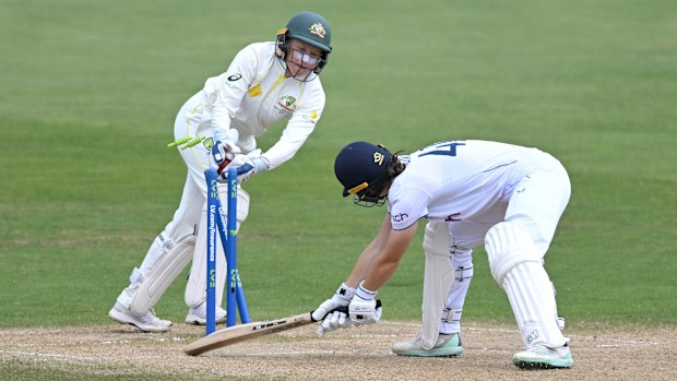 Alyssa Healy battled two broken fingers to help Australia behind the stumps.