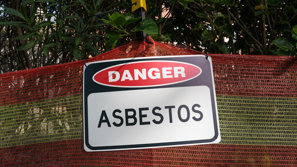 Canberra schools closed over asbestos found in decorative coloured sand ...