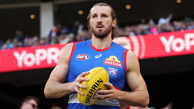 Marcus Bontempelli of the Bulldogs leads the team out.