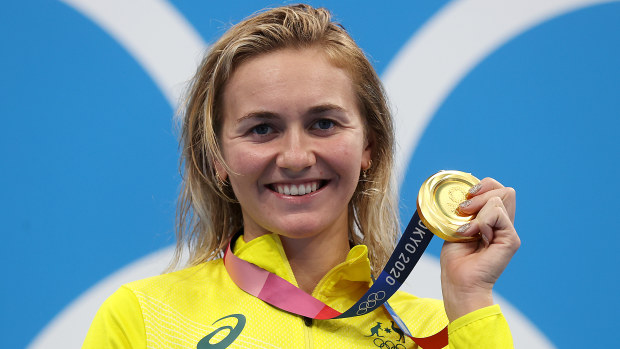 Ariarne Titmus with the gold medal for the Women's 400m Freestyle Final.